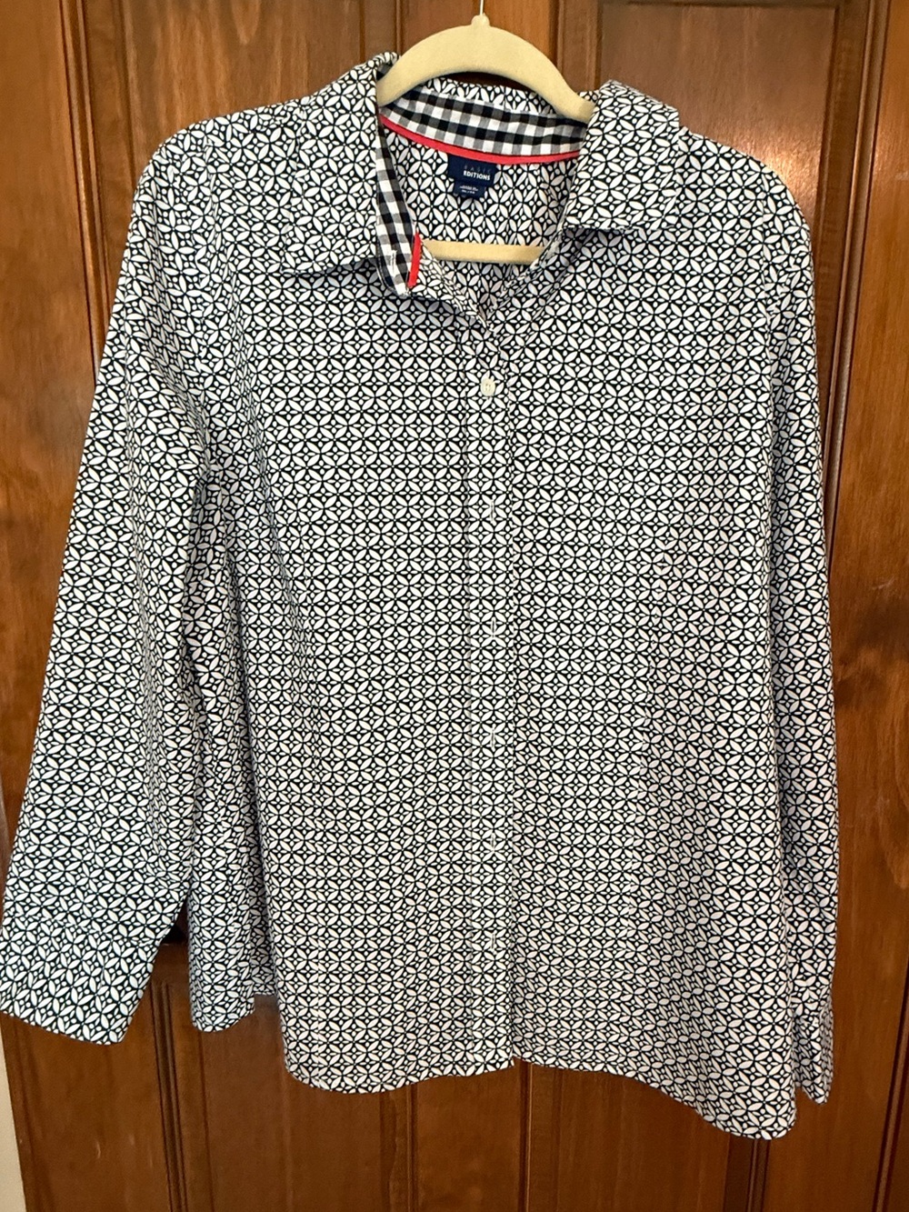 Basic Editions Navy & White Geometric Button-Up Blouse